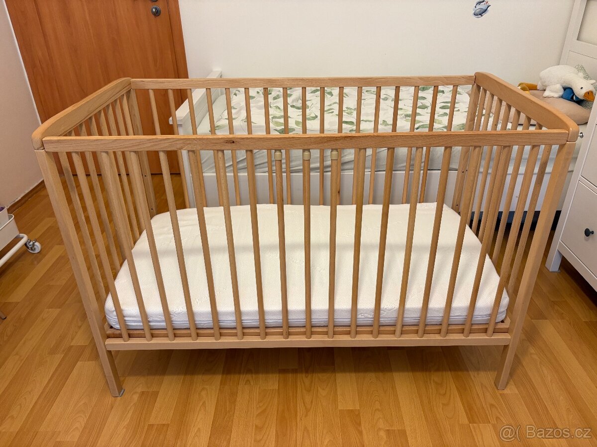 Dětská postýlka s matrací