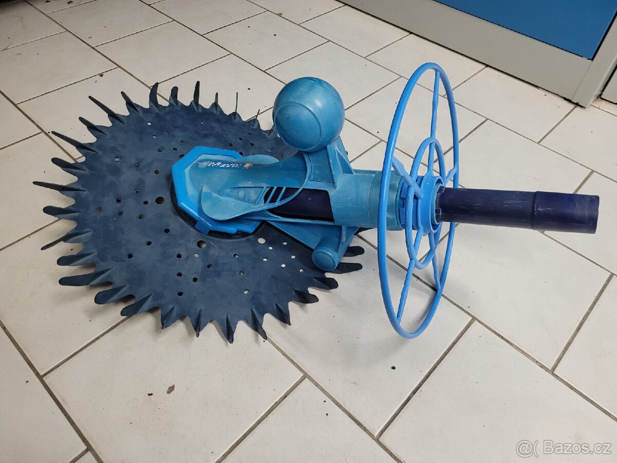 Bazénový vysavač Mavix 4