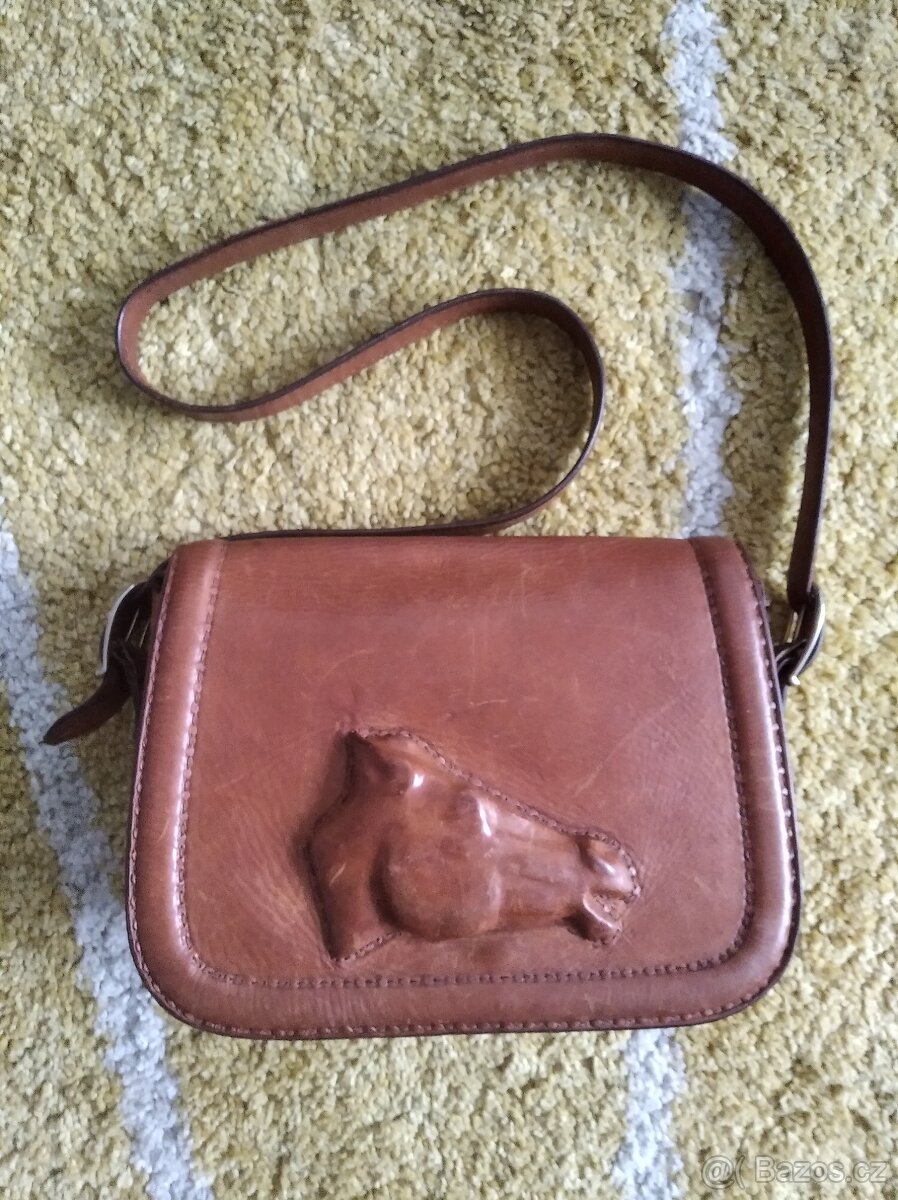 Kožená kabelka s plastikou koňské hlavy
