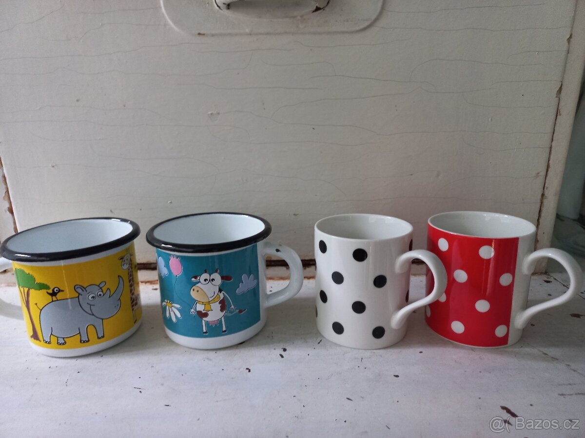 2x hrnek s puntíky +2x plecháček pro děti