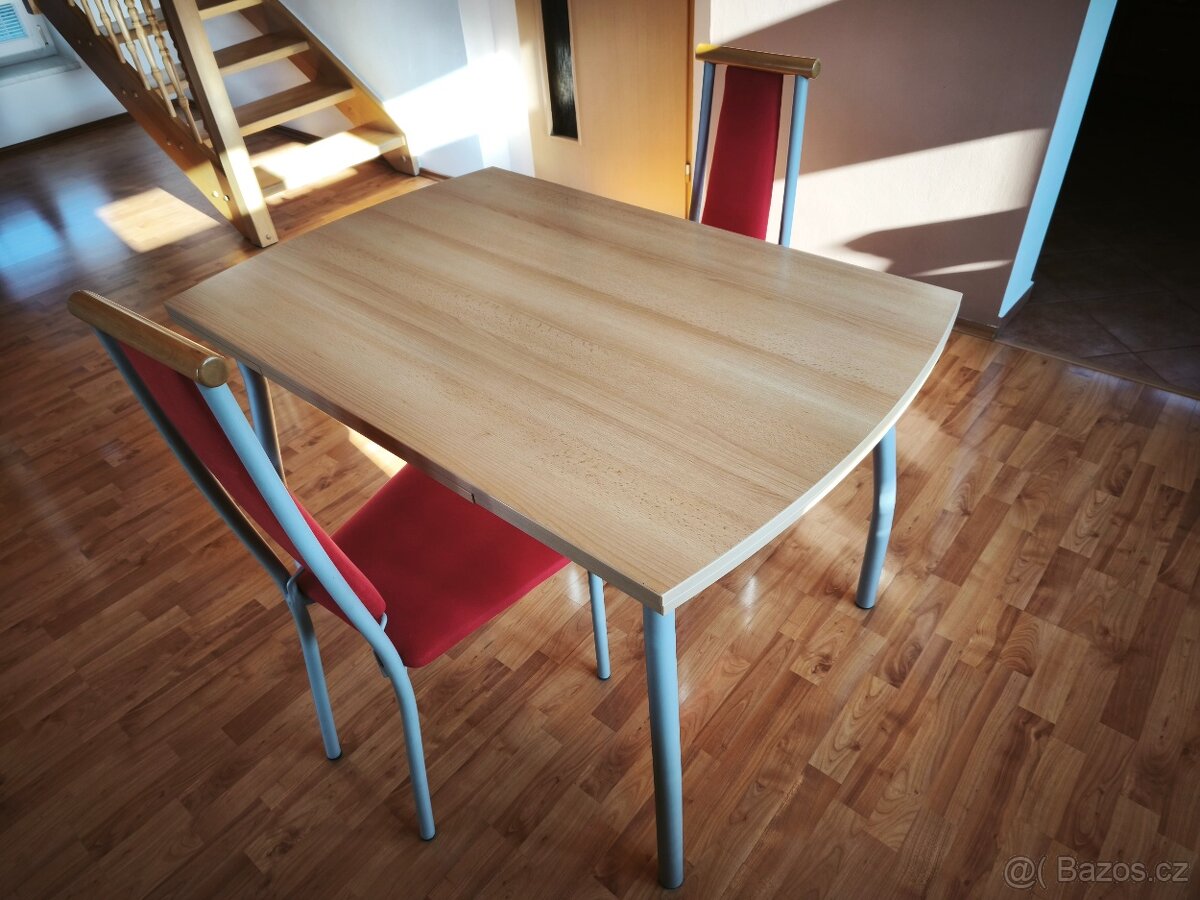 Jídelní stůl + dvě židle