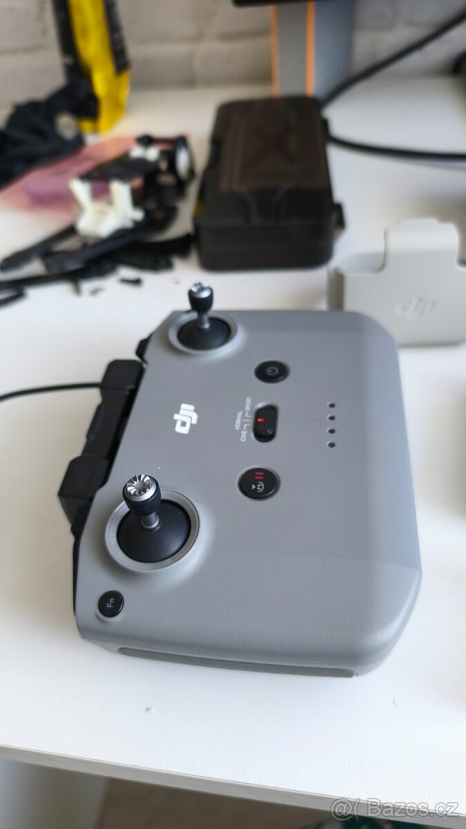DJI Mini 2 baterie a ovladač