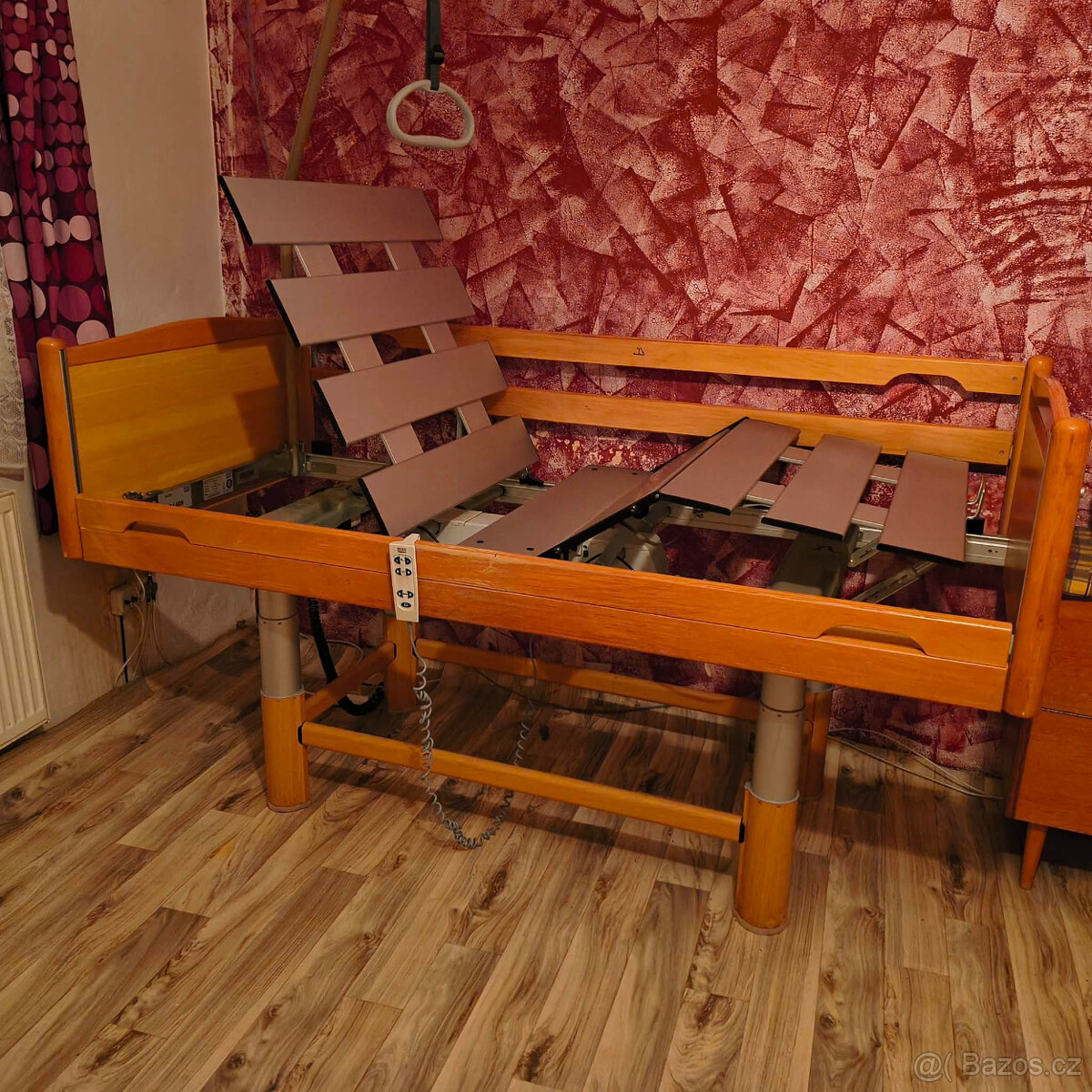 Zdravotní polohovací postel