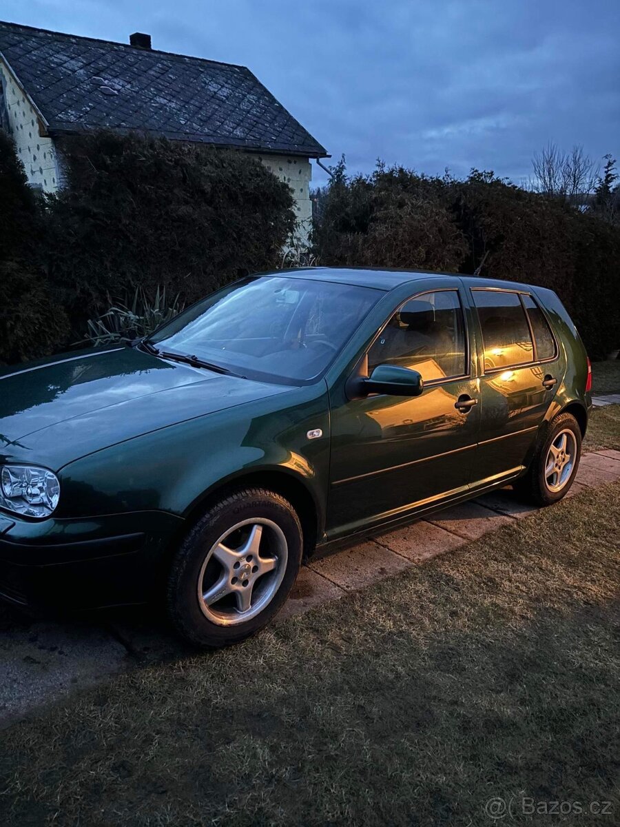 Golf 4 1.6benzin 77Kw rok 2003