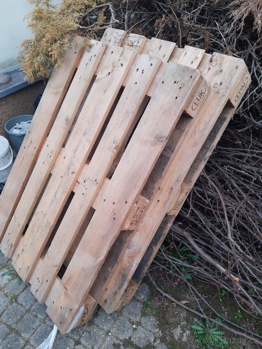 EUR palety bílé ( skoro nové) 2 ks