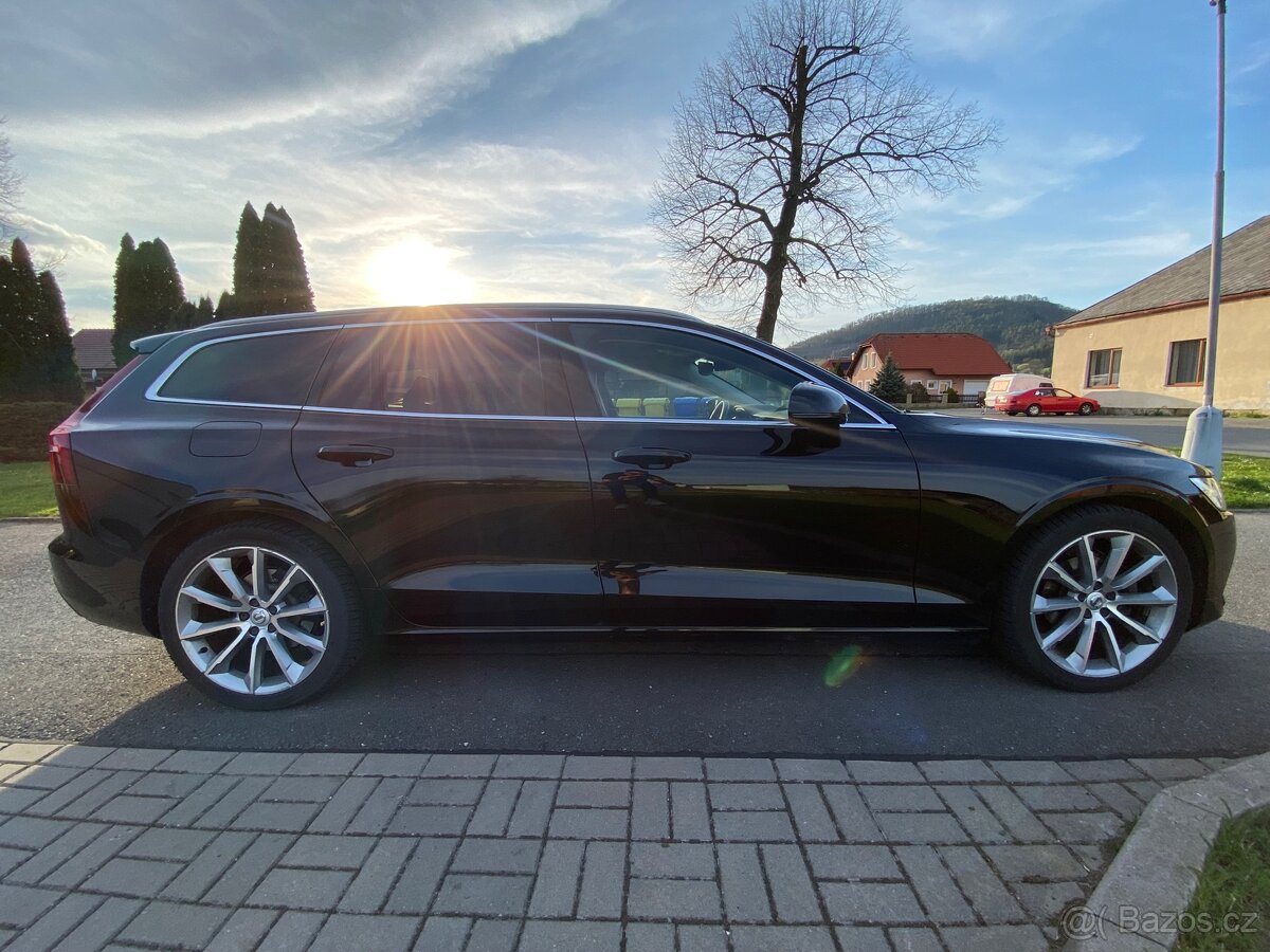 Volvo V60 D4 Geartronic, 140kW, kožený interiér