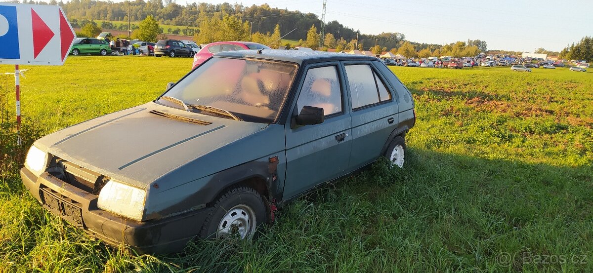 Prodám Škoda Favorit na náhradní díly, pojízdné.