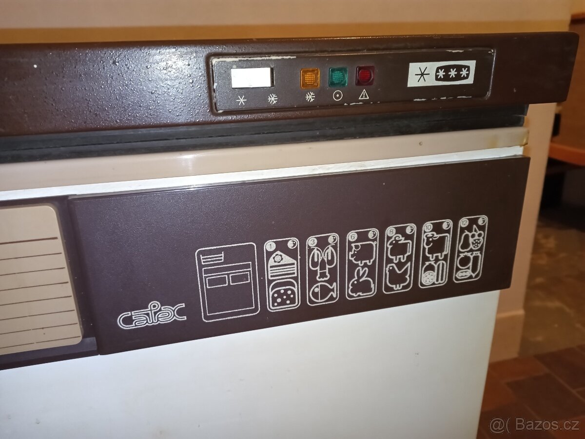 Prodám Mrazák horem plněný velký Calex