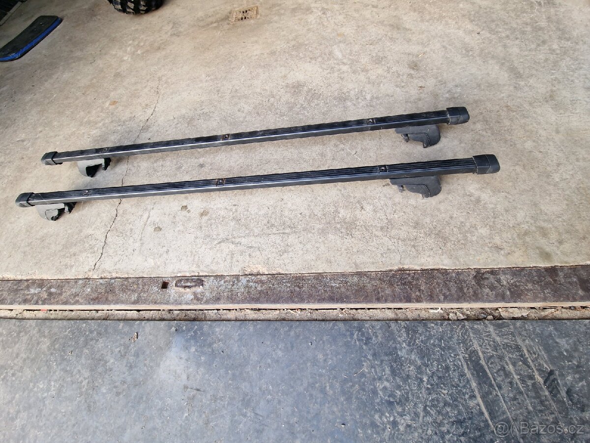 Příčníky Thule 127 cm.