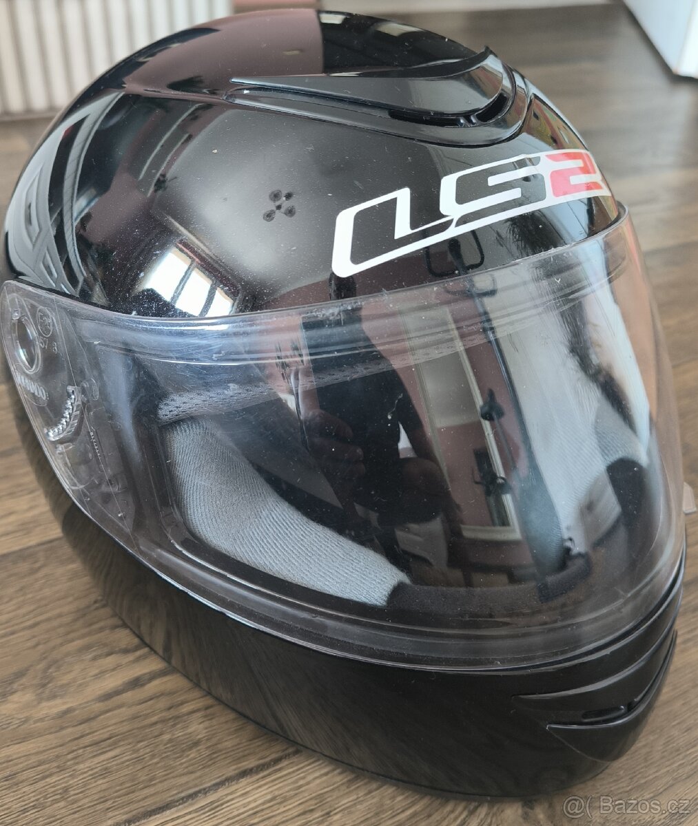 INTEGRALNI HELMA NA MOTO LS2