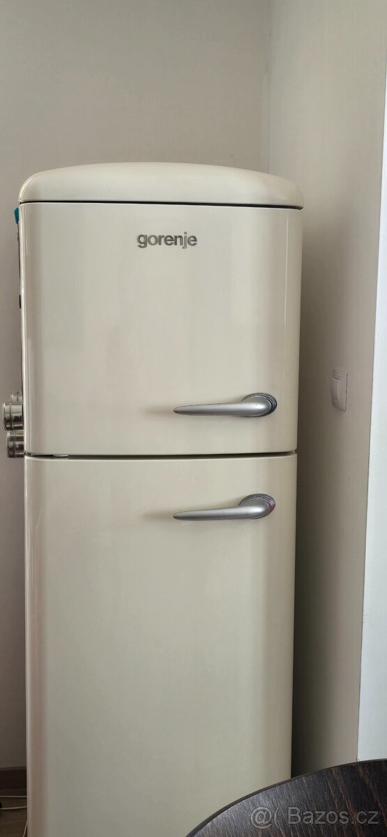 retro lednice Gorenje