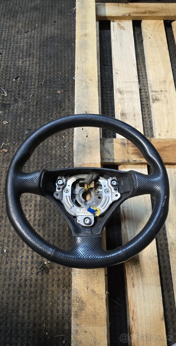 Tří ramenný volant z audi a3 8l