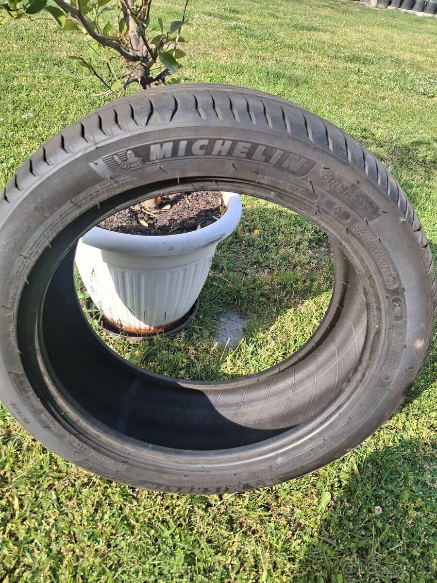 Michelin 235/45 r18