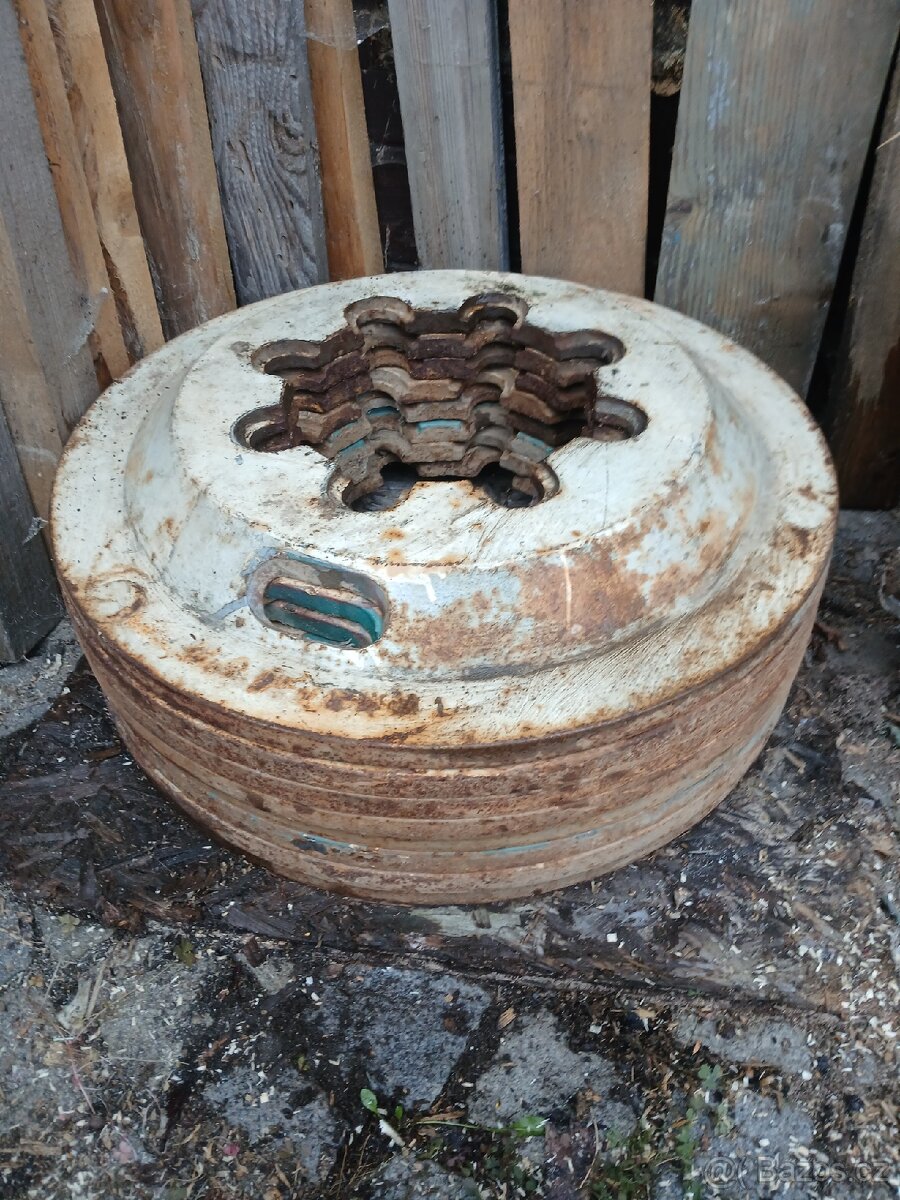 Prodám závaží,blatníky,disky Zetor 25