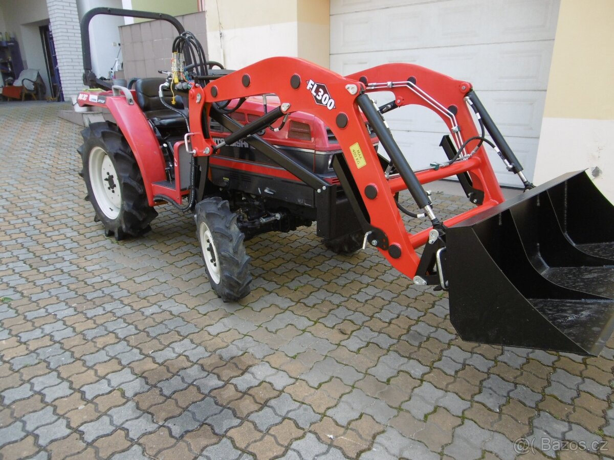 Malotraktor MITSUBISHI MT226D s čelním nakladačem