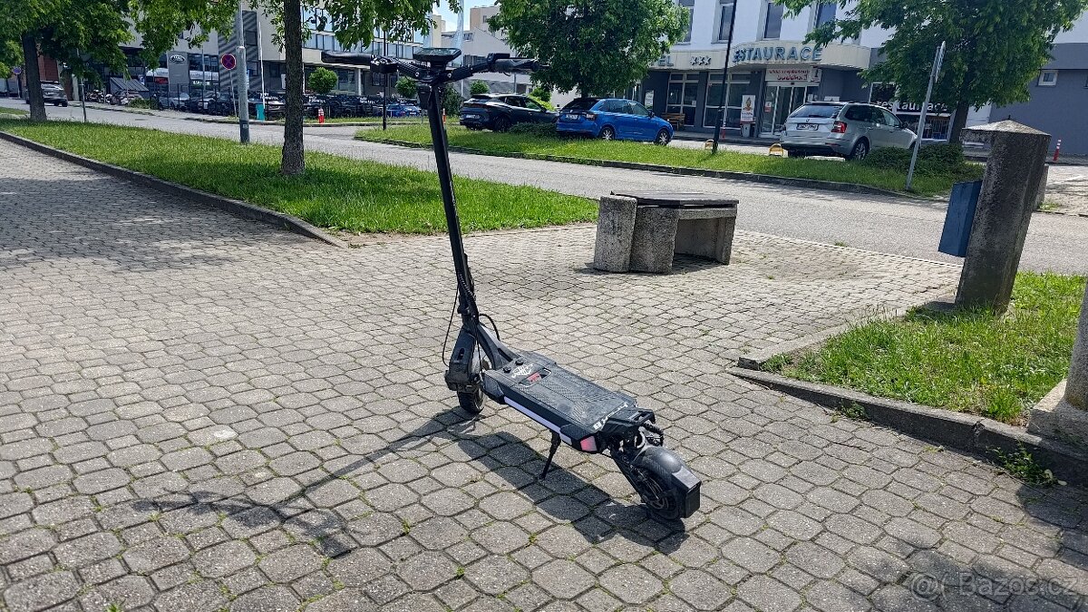Elektrická koloběžka Vsett 8 Apex 48V,19,2Ah,2502W