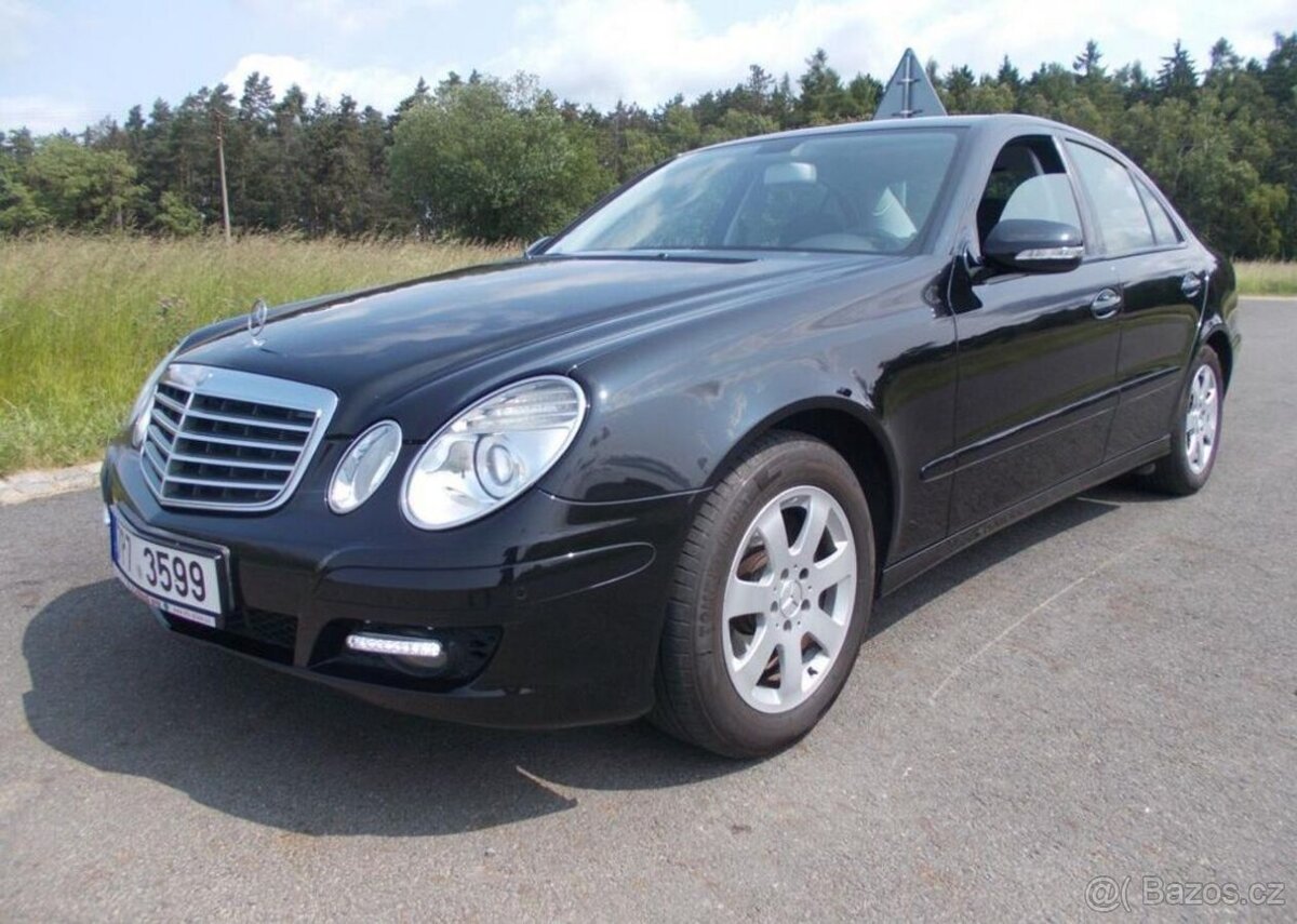 Mercedes-Benz Třídy E 1,8 i perfektní stav benzín manuál