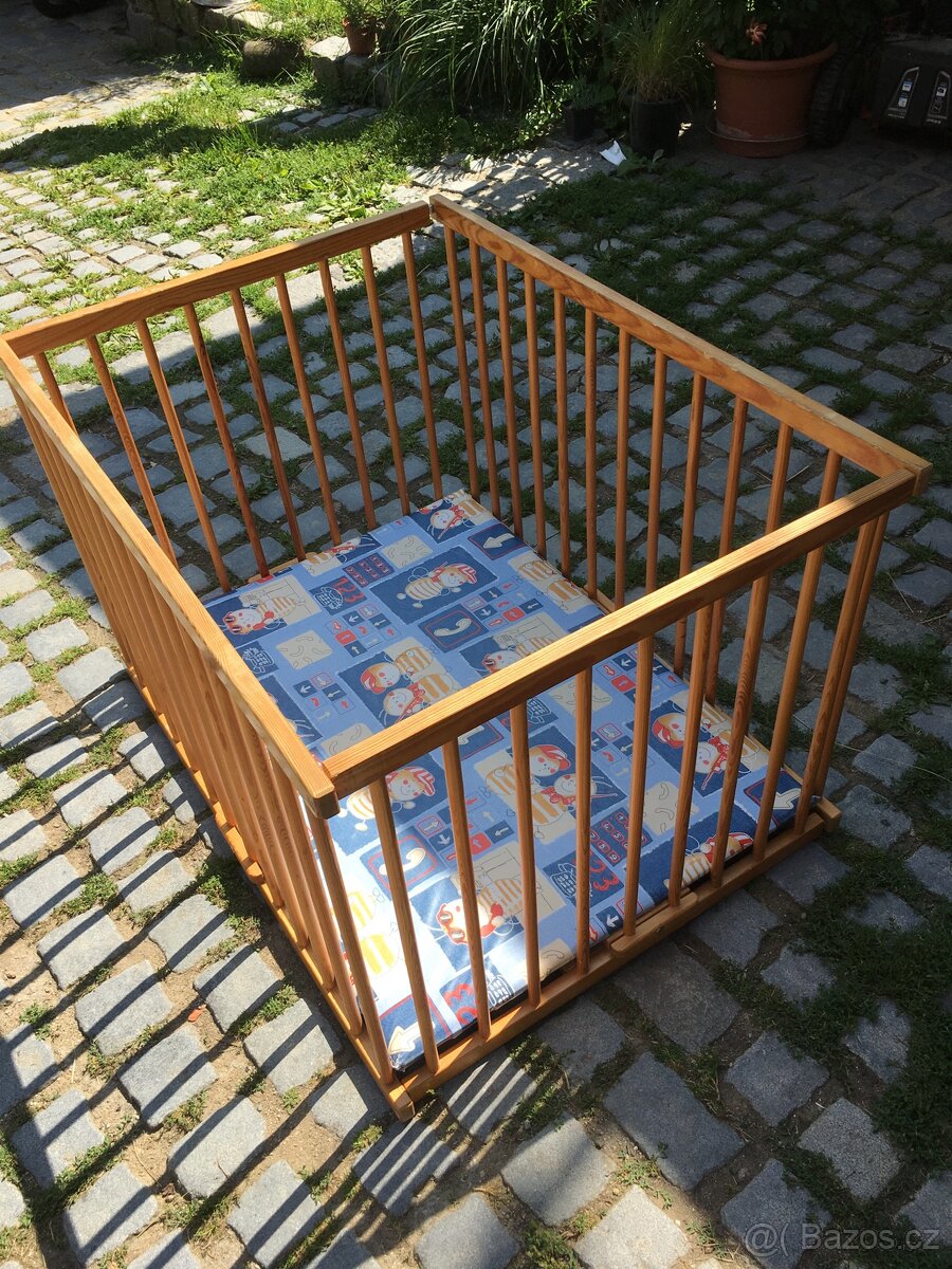 Dětská dřevěná ohrádka
