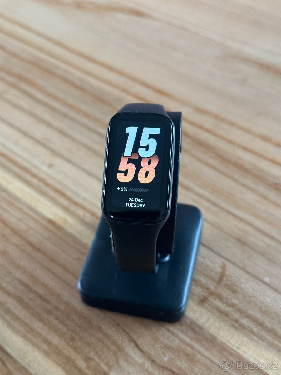 Chytrý náramek Xiaomi Smart Band 8 Active černý