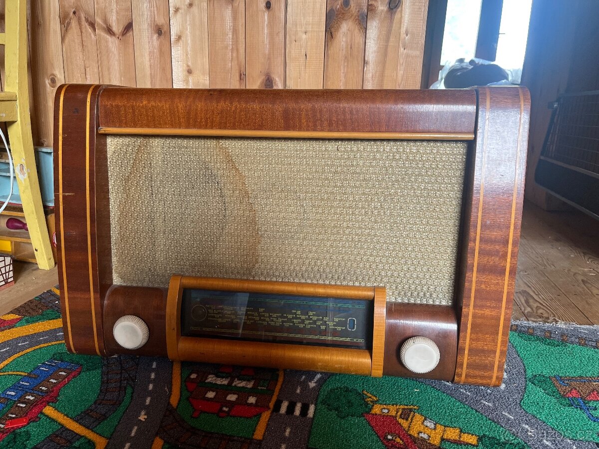 Retro radio Tesla