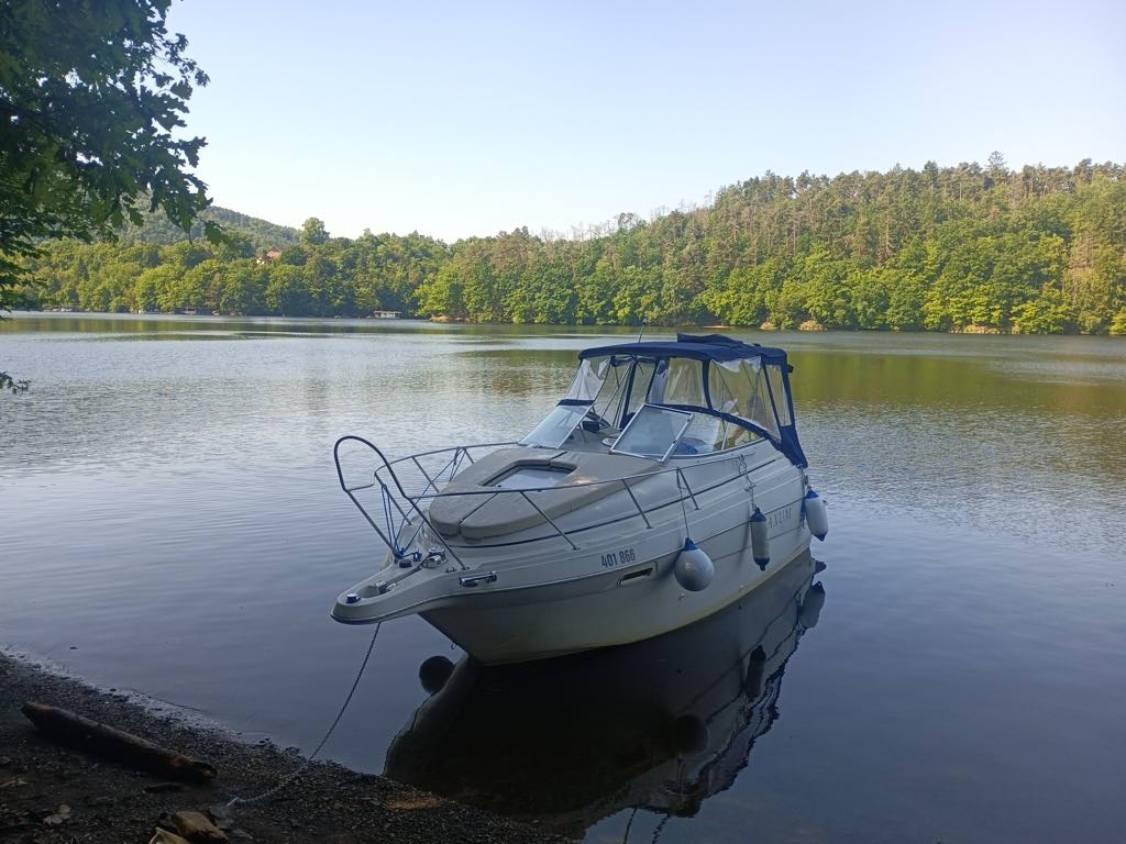 Kajutová lod Maxum + podvalník