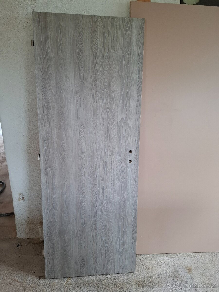 Dveře plné dub šedý fólie, 70L