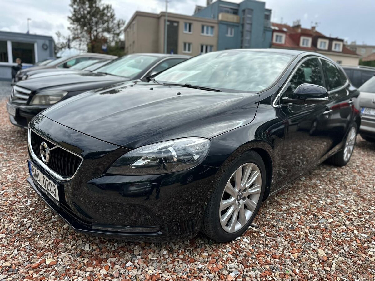 Volvo V40 D2 1.6 diesel Automat 2014 Servisní historie