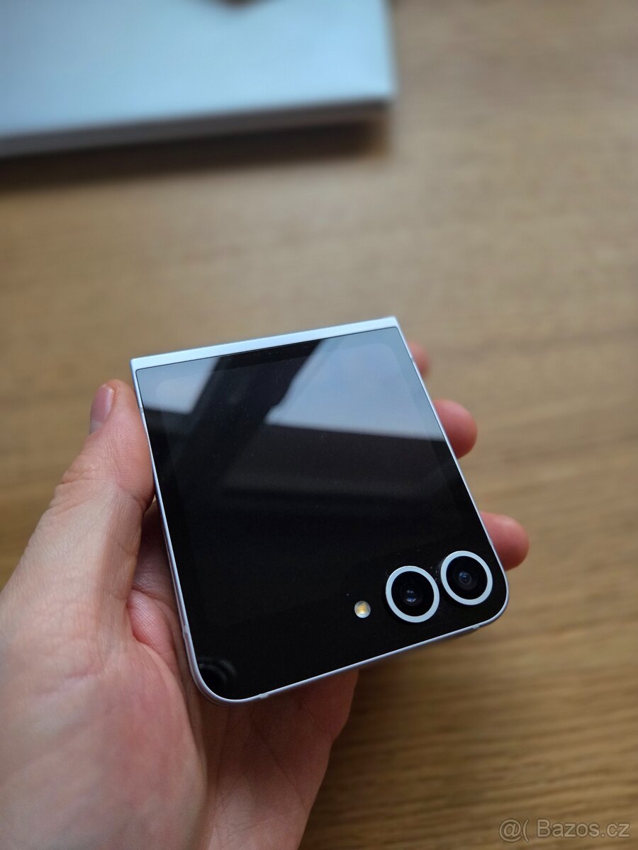 Samsung Galaxy Z Flip 6