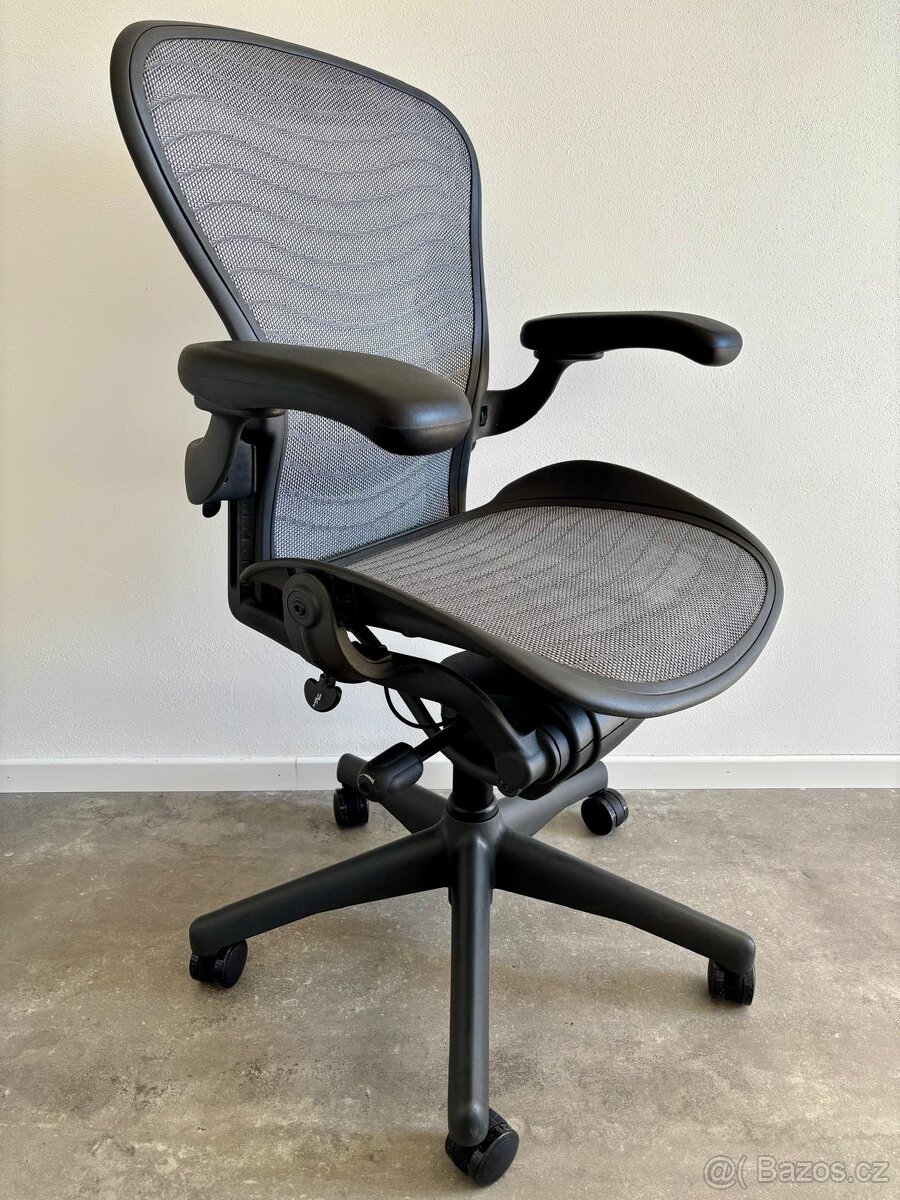 kancelářská židle Herman Miller Aeron Classic
