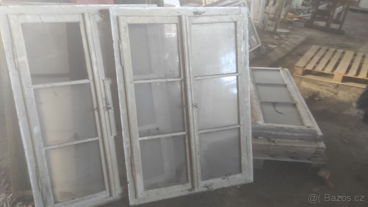 Staré dřevěné okno, 5 ks - 88x123 cm, dřevěná okna