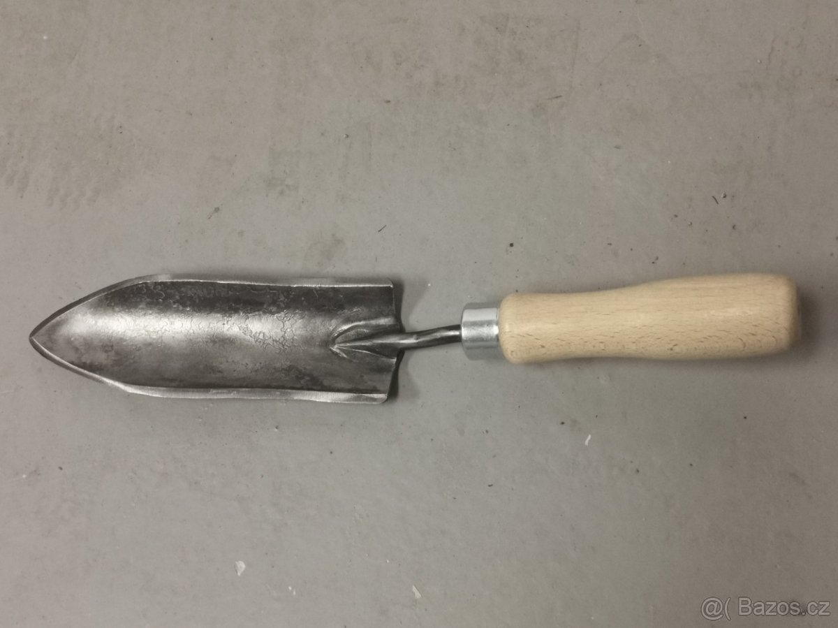 Kvalitní NOVÁ kovaná zahradní lopatka menší - vyrobeno v ČR
