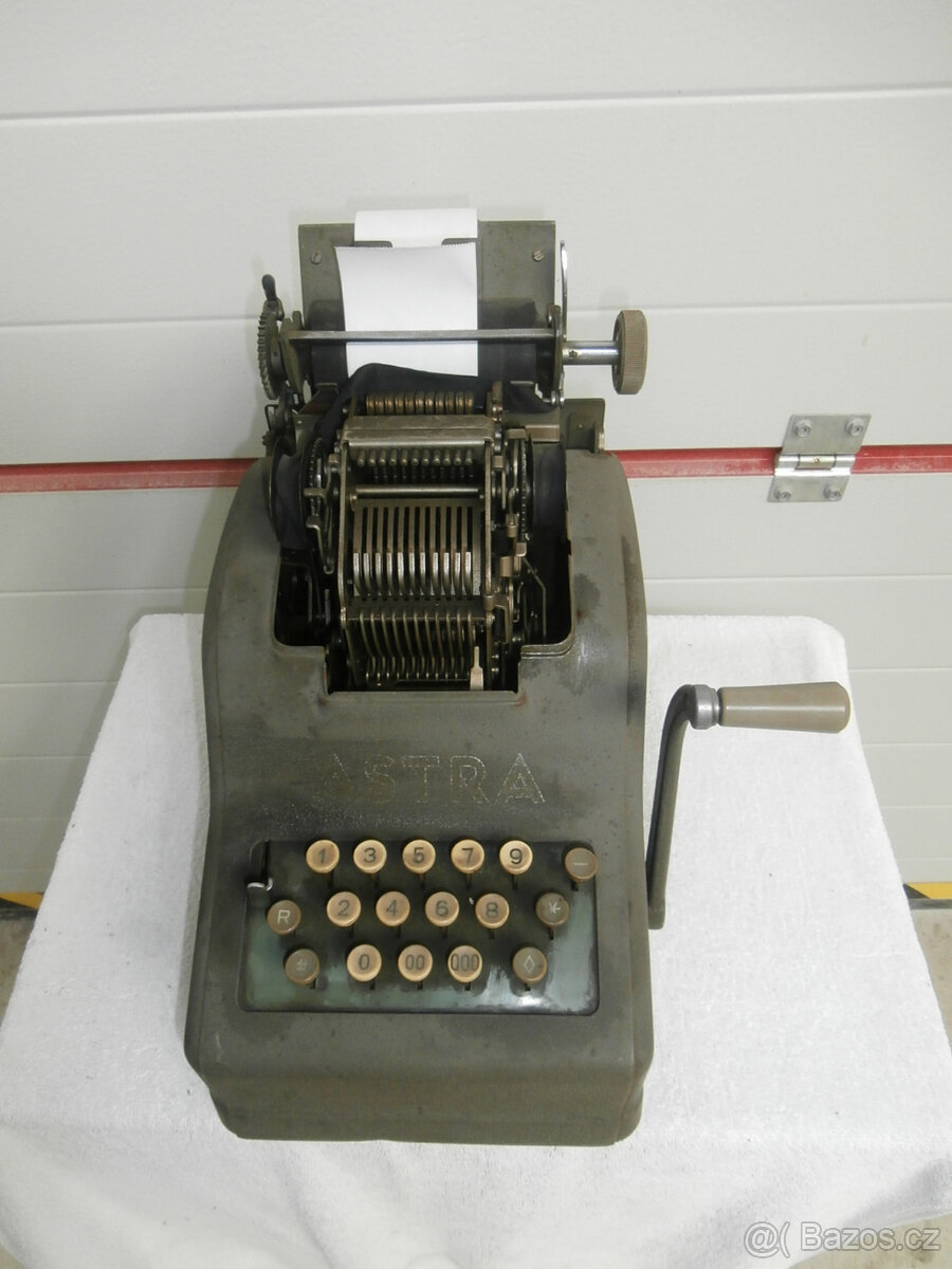 Počítačka mechanická starožitná ASTRA za 1.500 kč