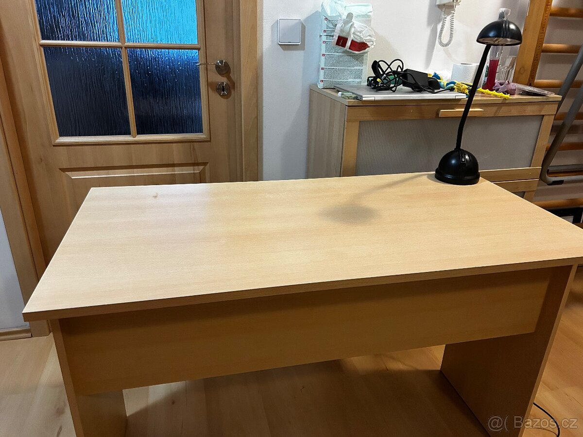 Psací stůl