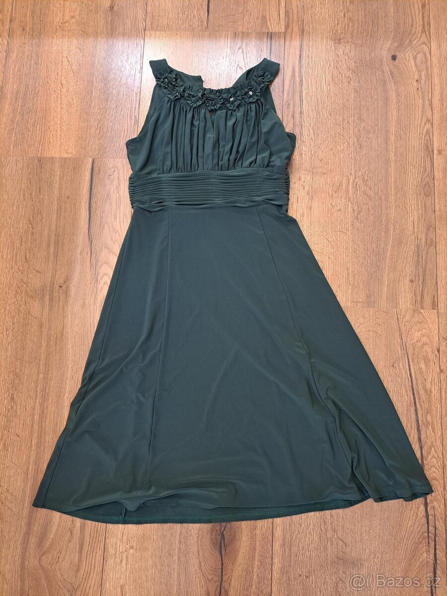 zelené společenské šaty