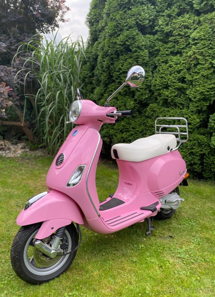 Vespa LX 50, limitovaná edice, růžová