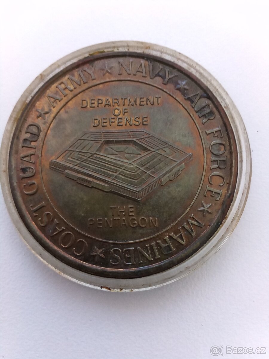 Pamětní mince vydaná k 50.výročí založení Pentagonu
