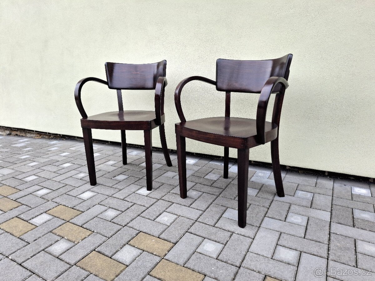 Celodřevěná křesílka FISCHEL po renovaci