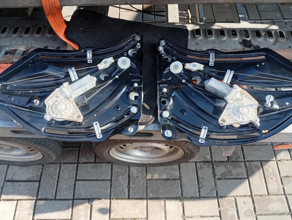 MERCEDES BENZ E COUPE C207 ZADNÍ EL. STAHOVAČKA A ZADNÍ OKNO
