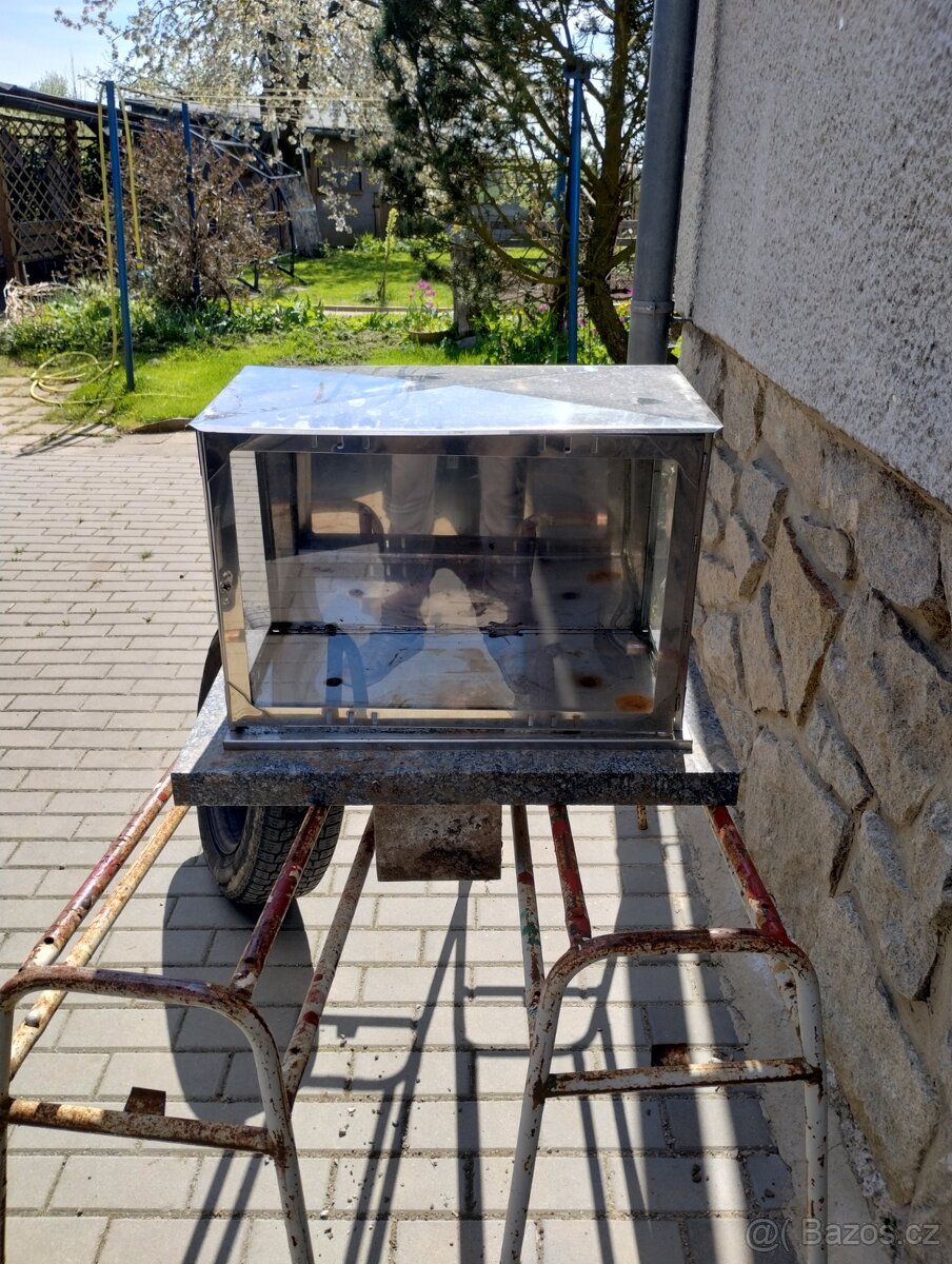 Vitrína na urny