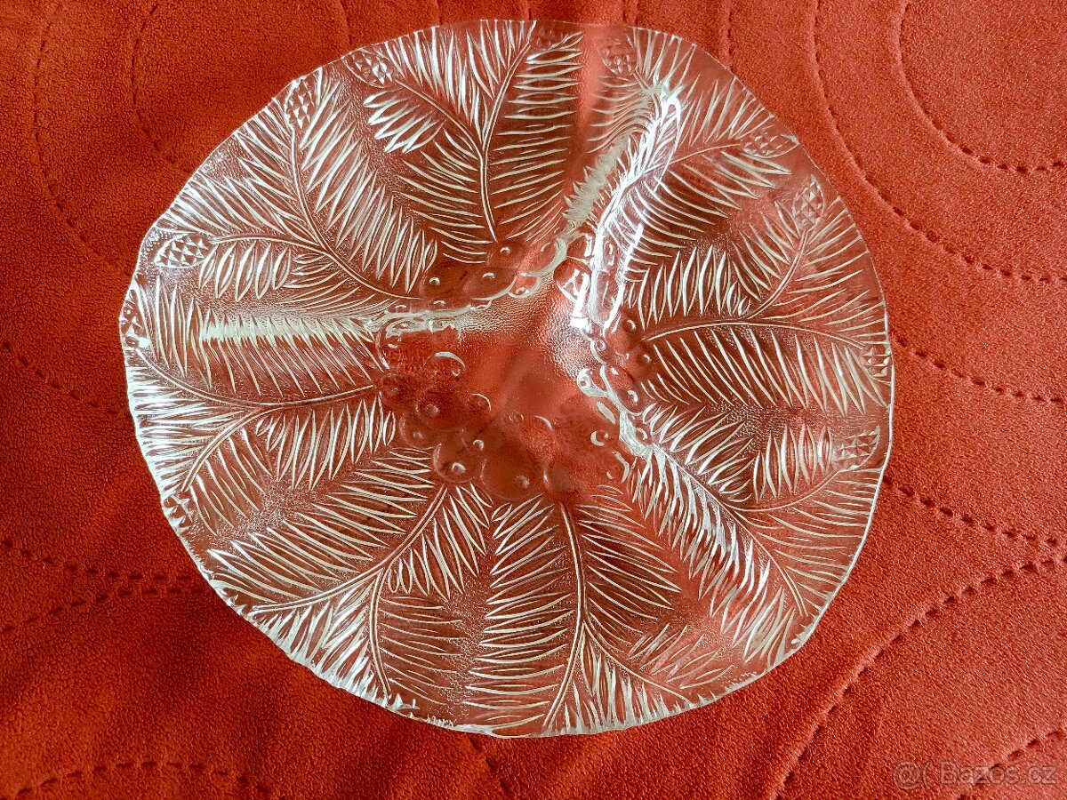 VELKÁ DĚLENÁ MÍSA - KRÁSNĚ ZDOBENÁ 28,5 CM