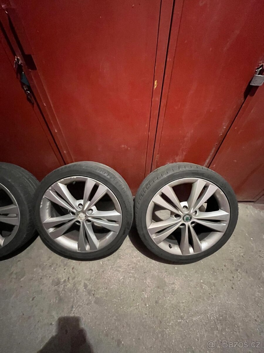 Alu kola Neptun 5x112 R18