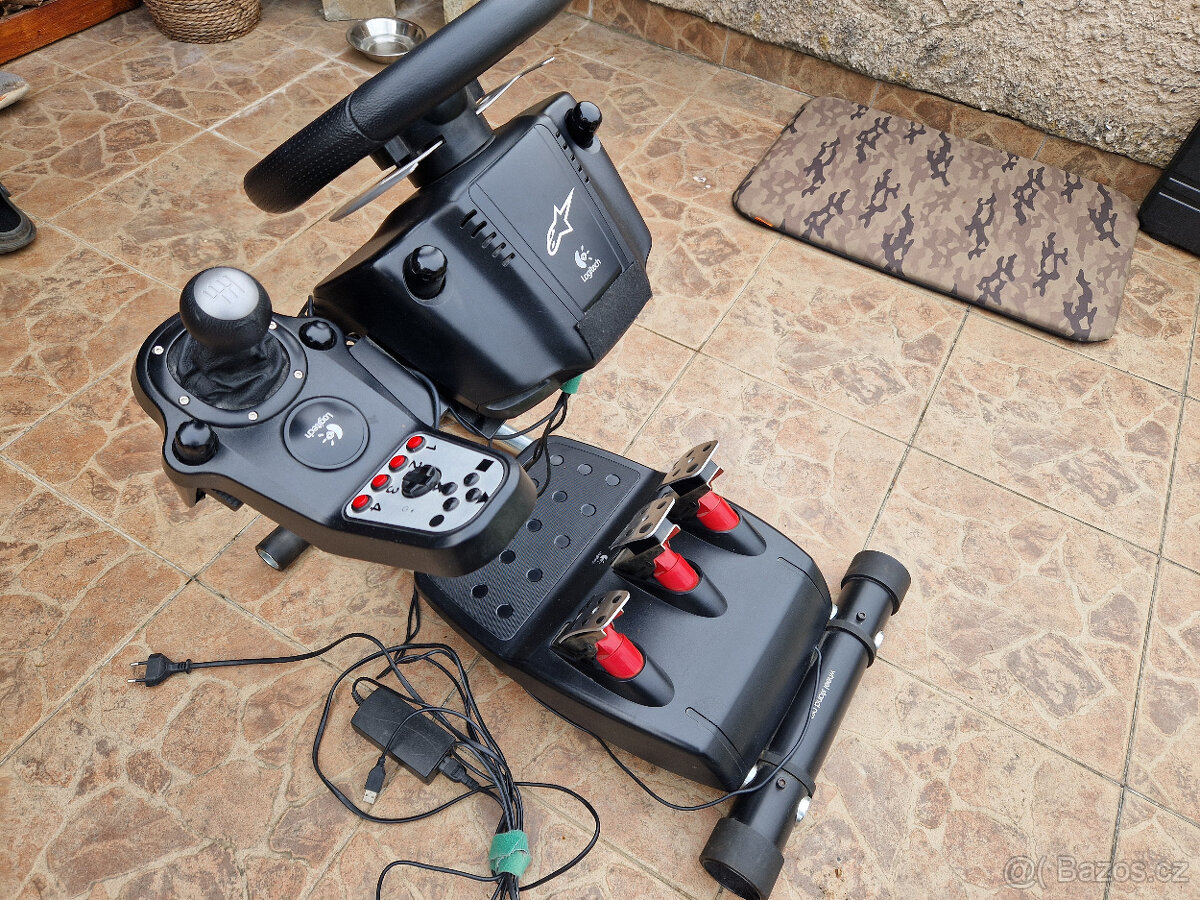 Logitech G27 Racing Wheel + včetně Wheel Stand Pro