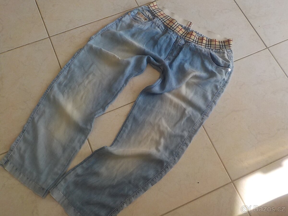 Lehke džíny s gumou v pase vel asi M -Burberry-Turecko