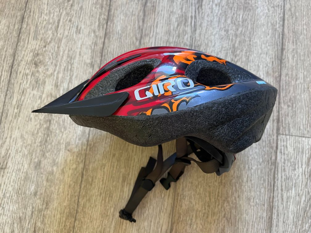 Dětská cyklistická helma a rukavice