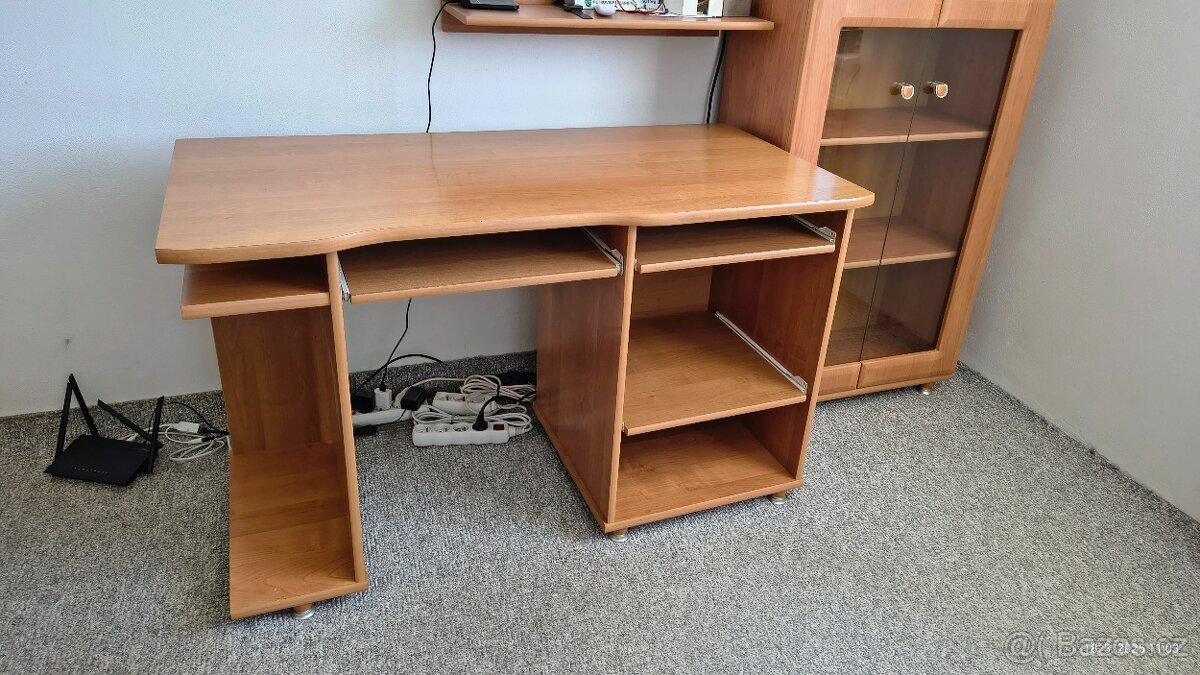 PC stůl