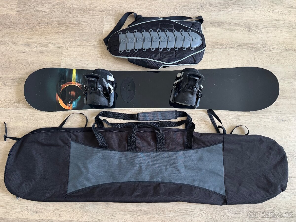 Snowboard 155 cm, Flow vázání, chránič páteře a obal