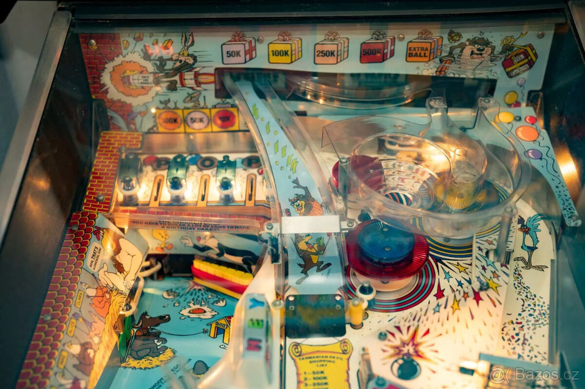 Pinball Bugs Bunnyho narozeninový ples