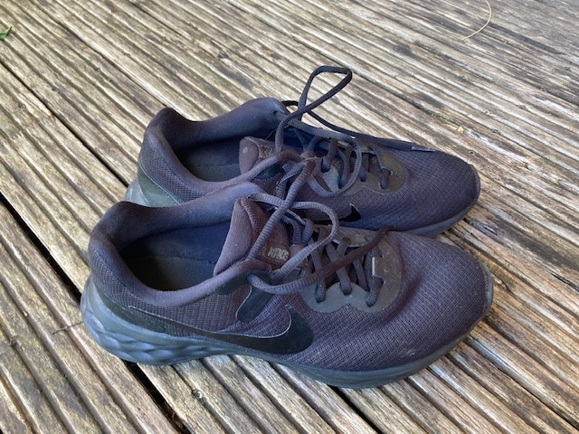 letní tenisky nike sytě černé, vel. 42,5