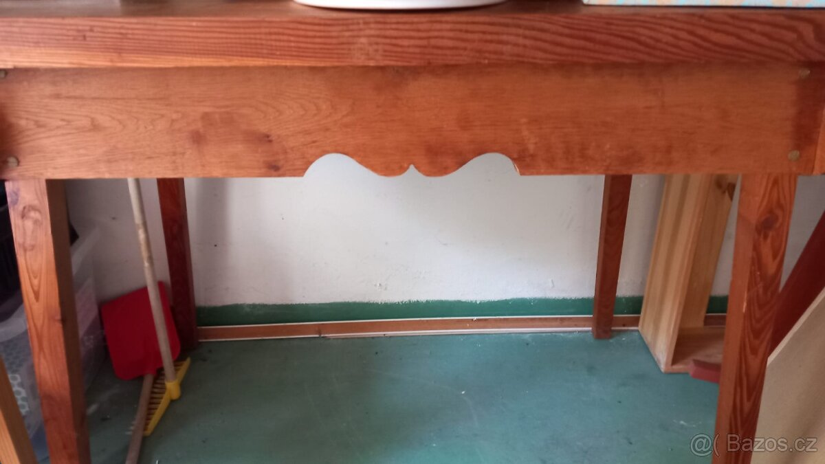 Starý masivní stul 120x65