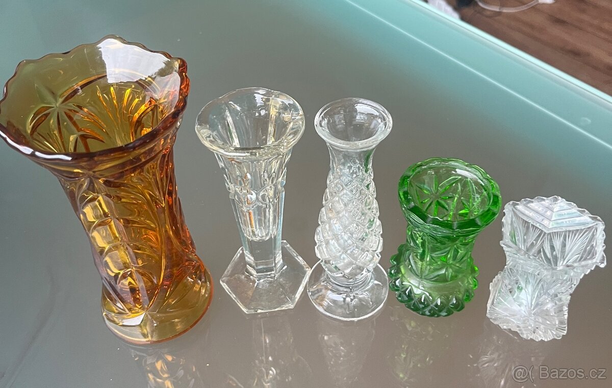 Staré skleněné vázičky z chalupy – sada 5 ks